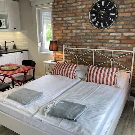 101 Apartment *
